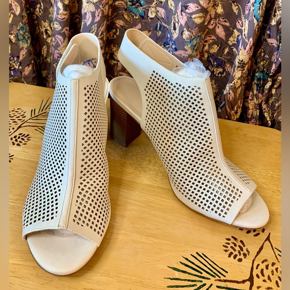 NWT Coutgo Open Toe Sandal